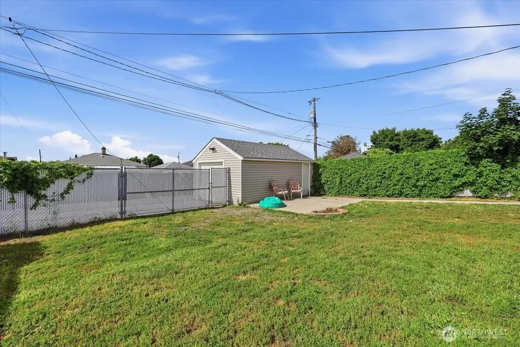 1324 E Kiernan Avenue Spokane WA 99207