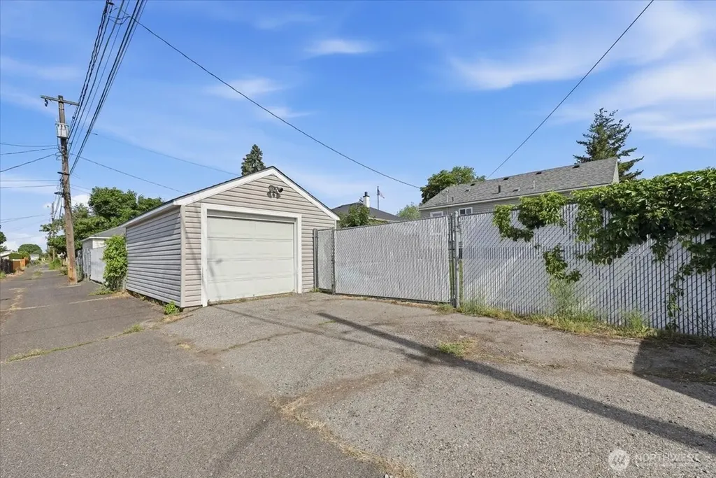 1324 E Kiernan Avenue Spokane WA 99207