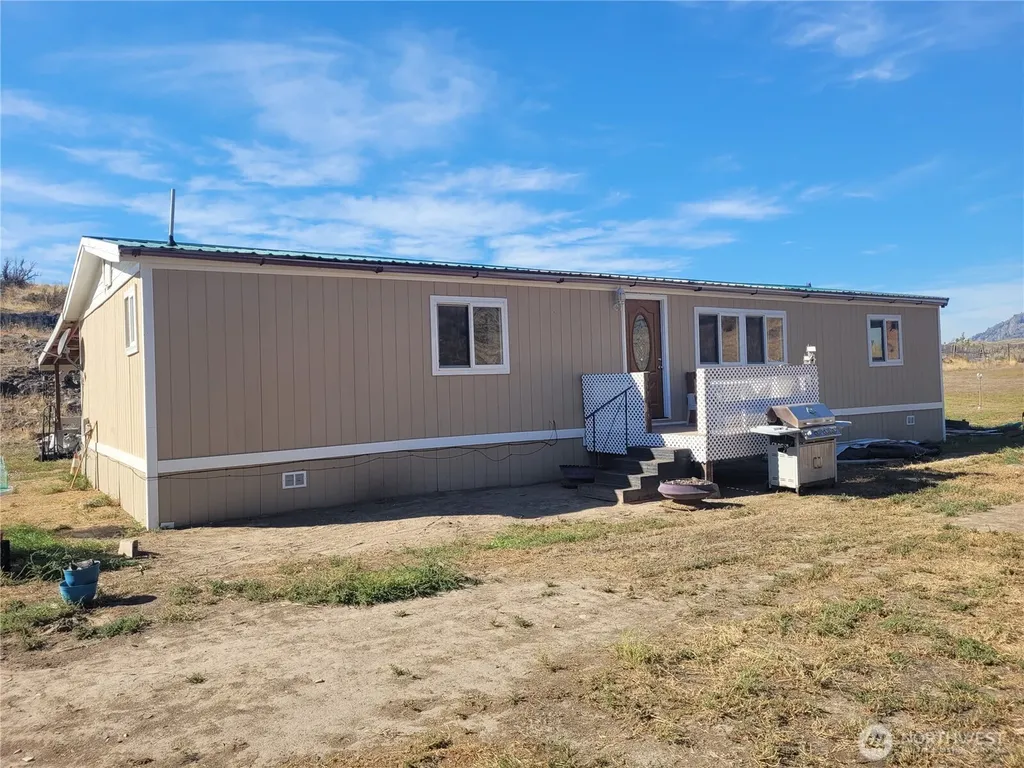 20 Round Up Road Oroville WA 98844