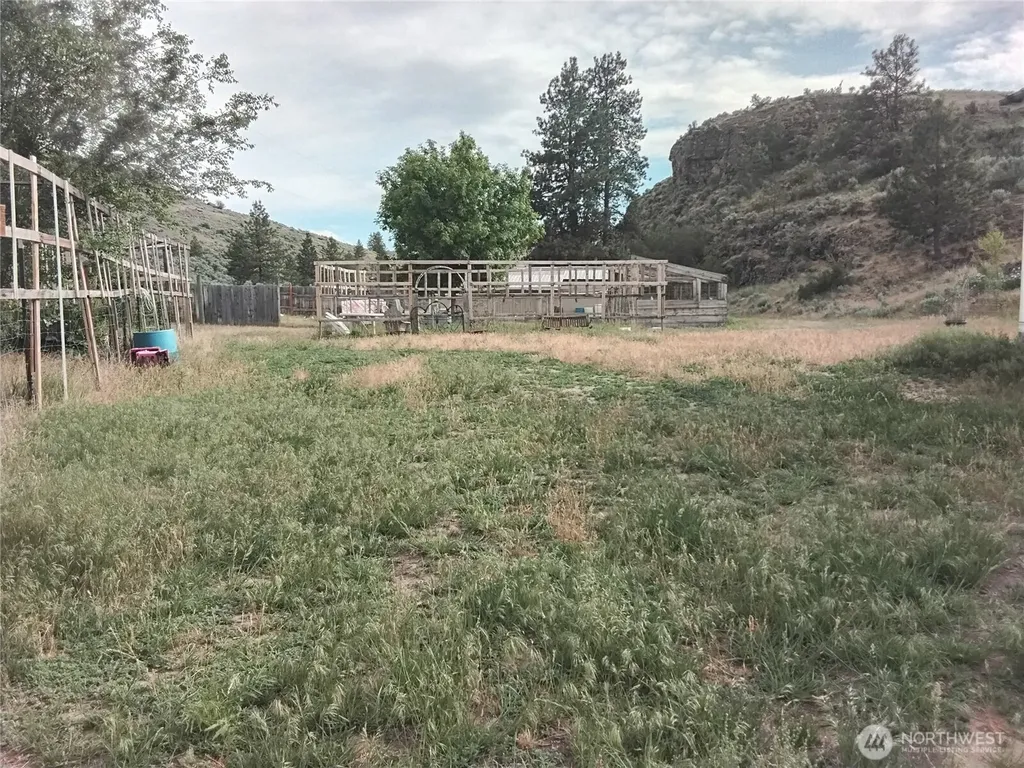 20 Round Up Road Oroville WA 98844