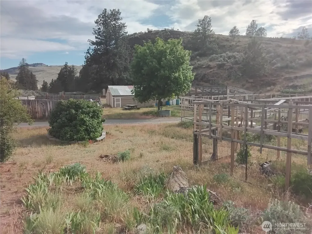 20 Round Up Road Oroville WA 98844