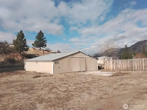 20 Round Up Road Oroville WA 98844