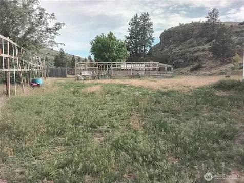 20 Round Up Road Oroville WA 98844