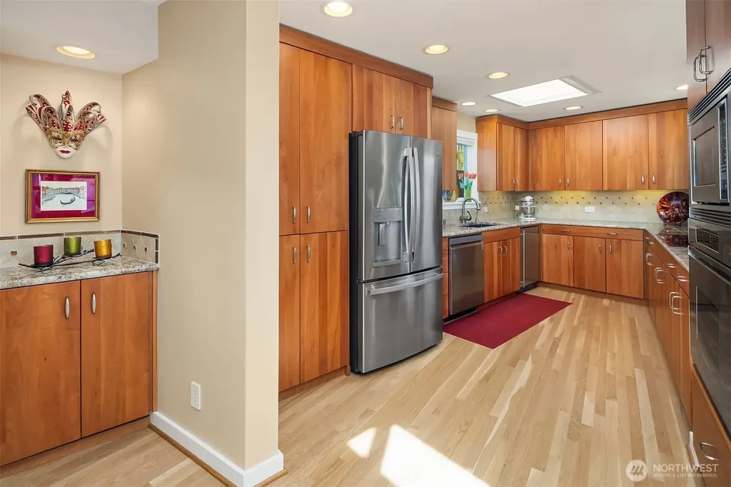 10 E Roanoke Street Seattle WA 98102