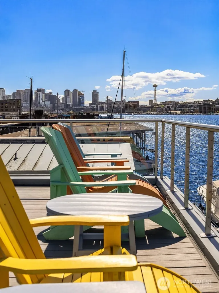10 E Roanoke Street Seattle WA 98102