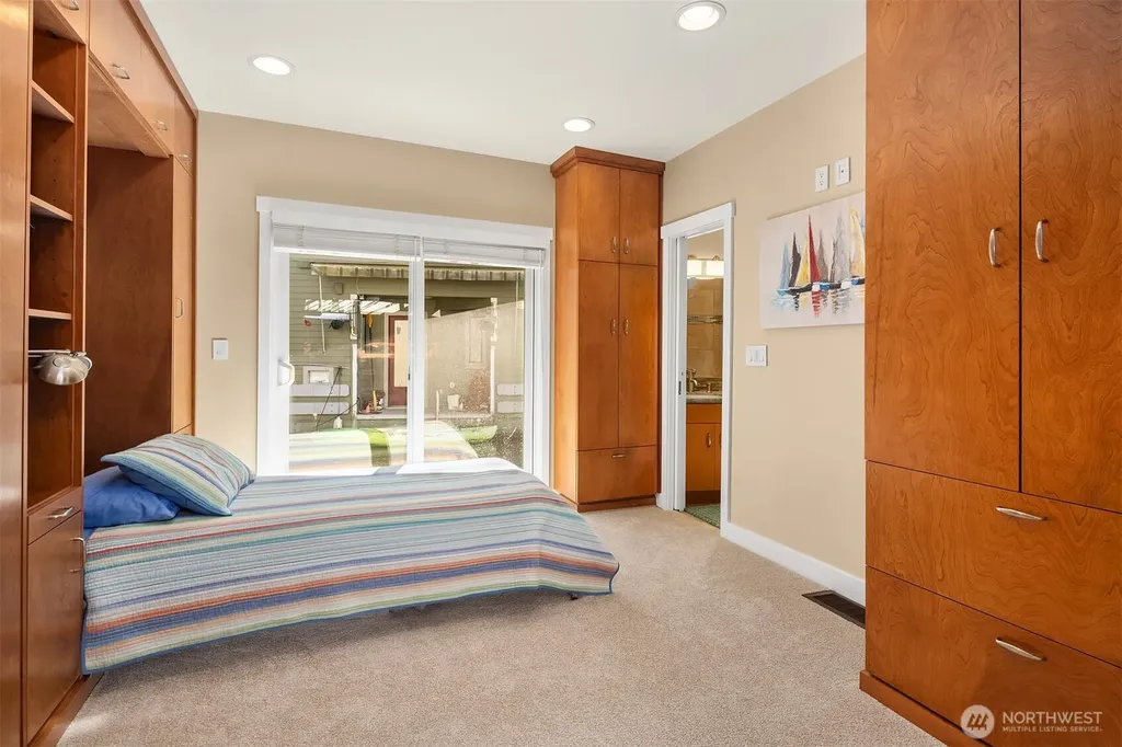 10 E Roanoke Street Seattle WA 98102