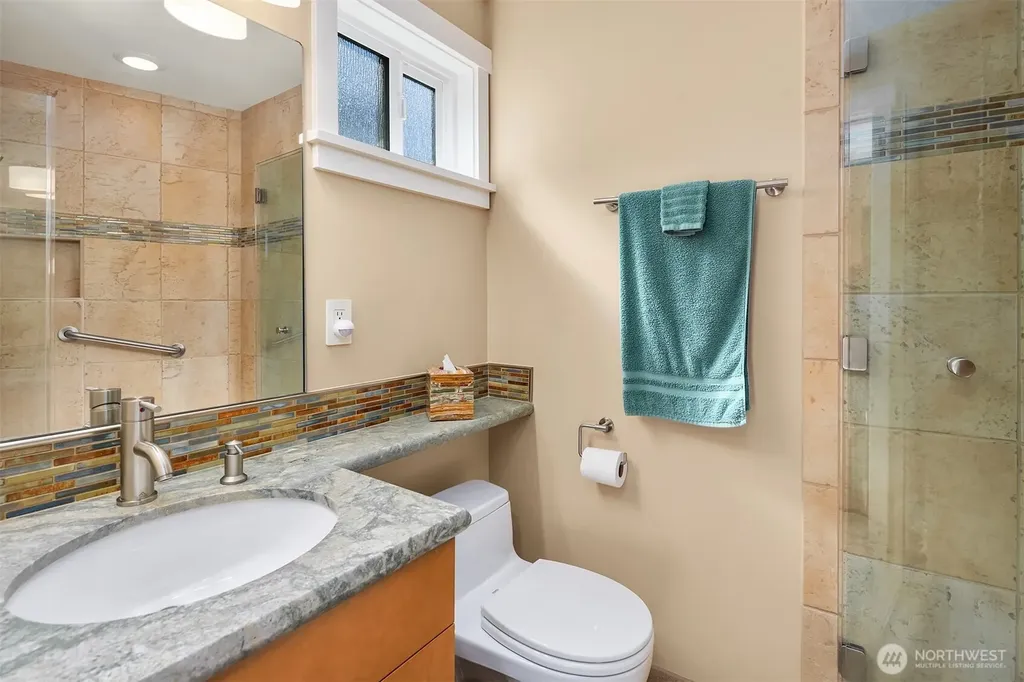 10 E Roanoke Street Seattle WA 98102