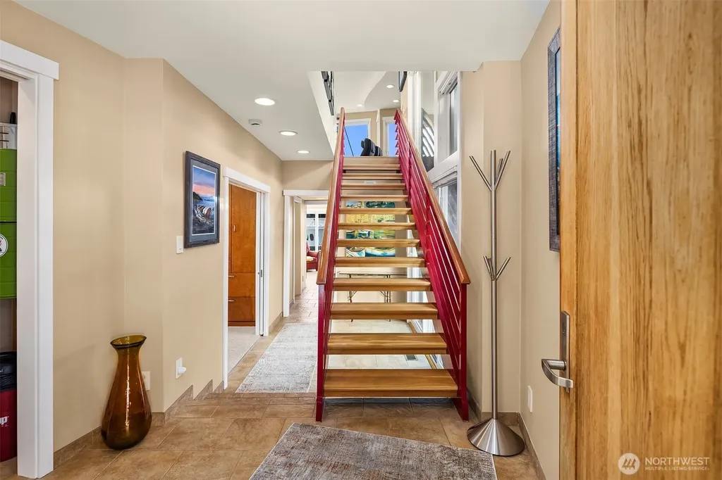 10 E Roanoke Street Seattle WA 98102