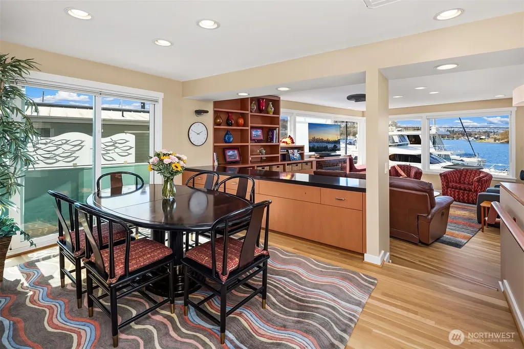 10 E Roanoke Street Seattle WA 98102