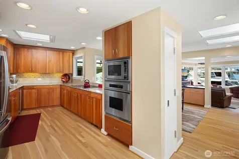 10 E Roanoke Street Seattle WA 98102
