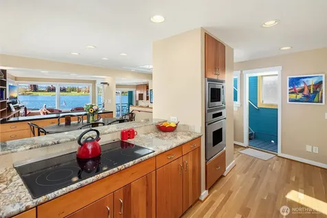 10 E Roanoke Street Seattle WA 98102