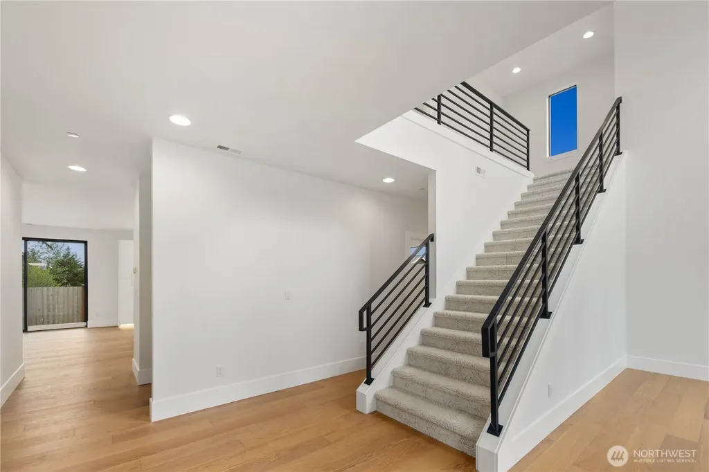 7623 NE 198th Court Kenmore WA 98028