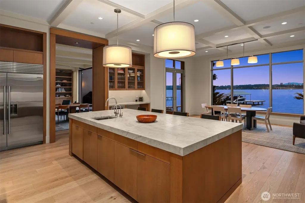 4911 NE Laurelcrest Lane Seattle WA 98105