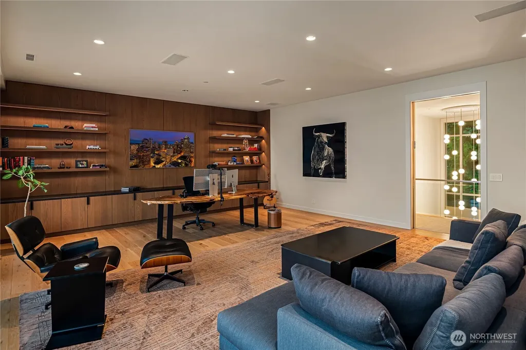 4911 NE Laurelcrest Lane Seattle WA 98105