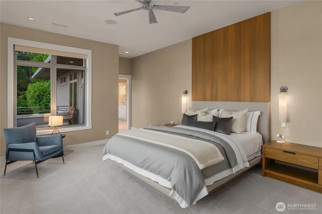 4911 NE Laurelcrest Lane Seattle WA 98105