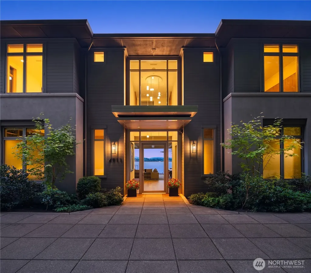 4911 NE Laurelcrest Lane Seattle WA 98105