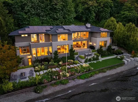4911 NE Laurelcrest Lane Seattle WA 98105