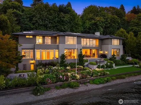 4911 NE Laurelcrest Lane Seattle WA 98105