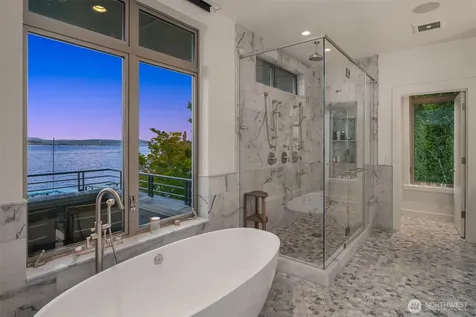 4911 NE Laurelcrest Lane Seattle WA 98105