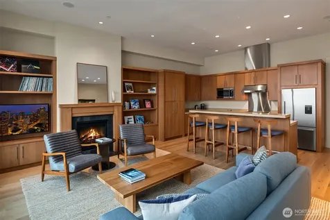 4911 NE Laurelcrest Lane Seattle WA 98105