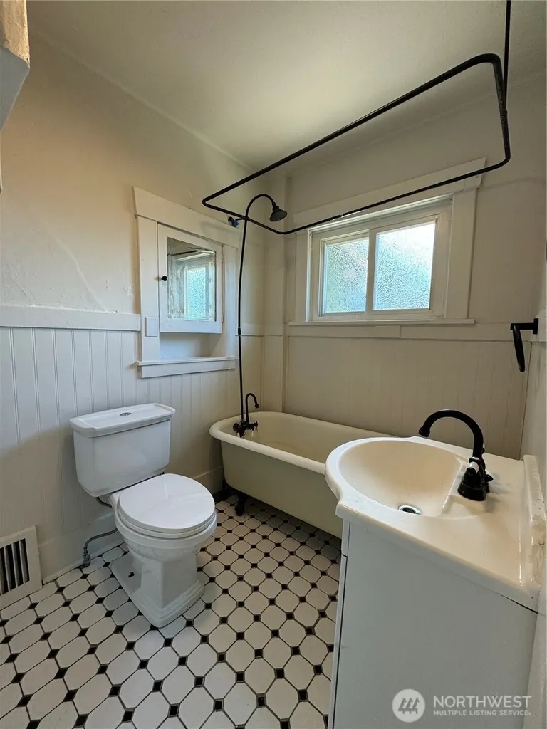 811 NE 66th Street Seattle WA 98115
