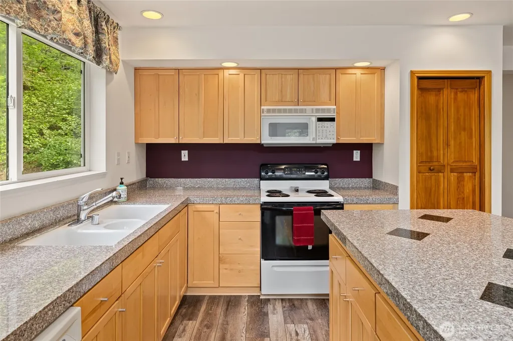 1771 Timber Mountain Loop Cle Elum WA 98922