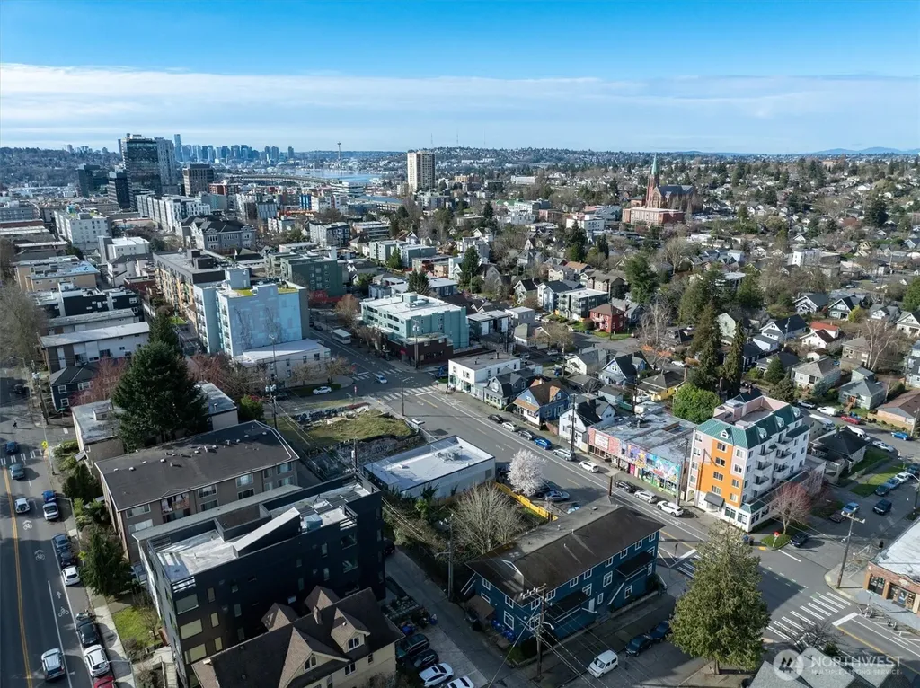 5520 University Way NE Seattle WA 98105
