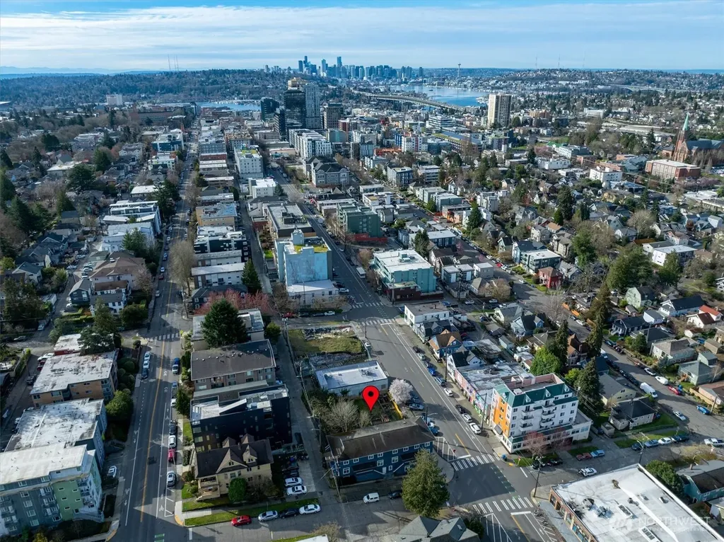 5520 University Way NE Seattle WA 98105
