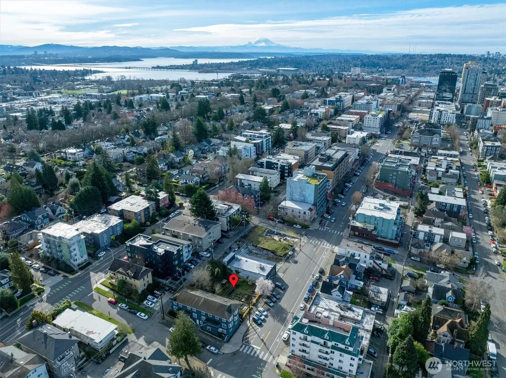 5520 University Way NE Seattle WA 98105
