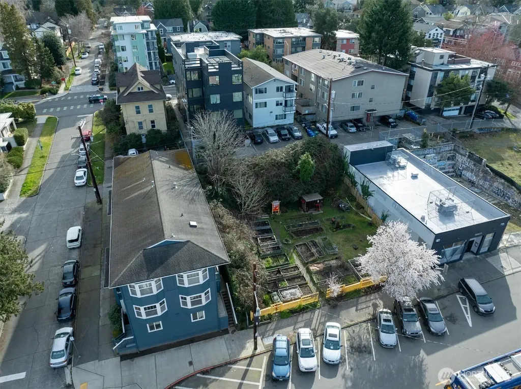 5520 University Way NE Seattle WA 98105