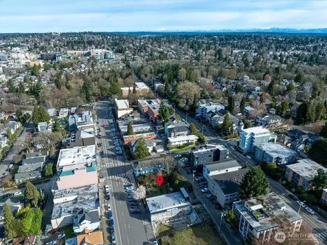5520 University Way NE Seattle WA 98105