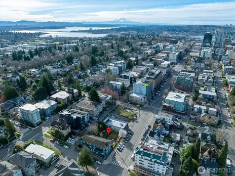 5520 University Way NE Seattle WA 98105