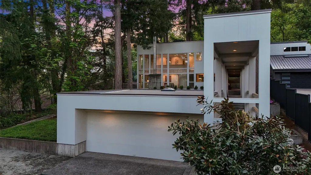 2261 W Lake Sammamish Parkway SE Bellevue WA 98008