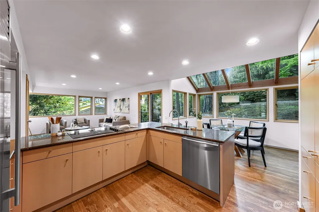 2261 W Lake Sammamish Parkway SE Bellevue WA 98008