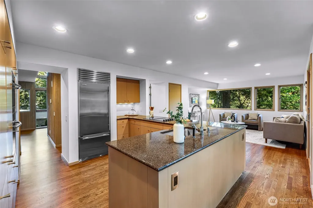 2261 W Lake Sammamish Parkway SE Bellevue WA 98008