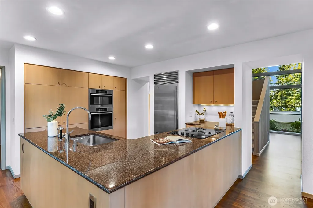 2261 W Lake Sammamish Parkway SE Bellevue WA 98008
