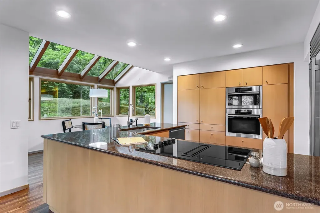 2261 W Lake Sammamish Parkway SE Bellevue WA 98008