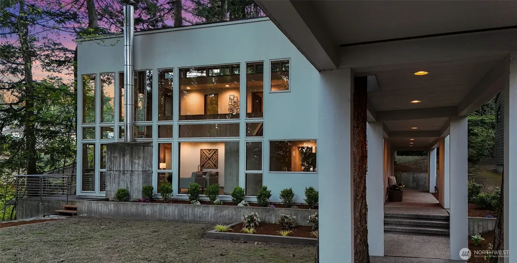 2261 W Lake Sammamish Parkway SE Bellevue WA 98008