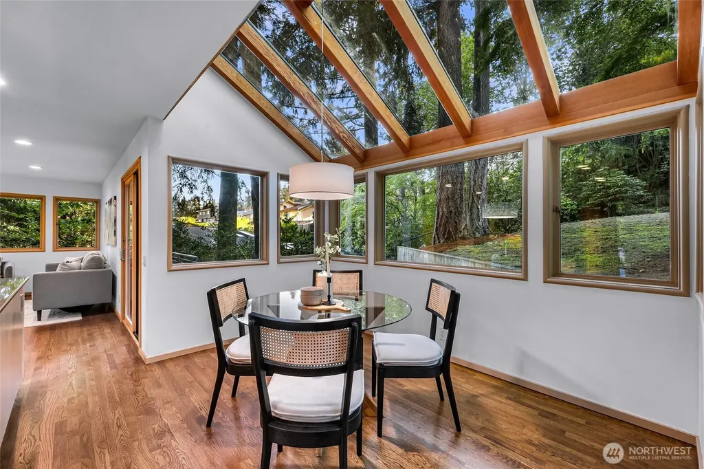 2261 W Lake Sammamish Parkway SE Bellevue WA 98008