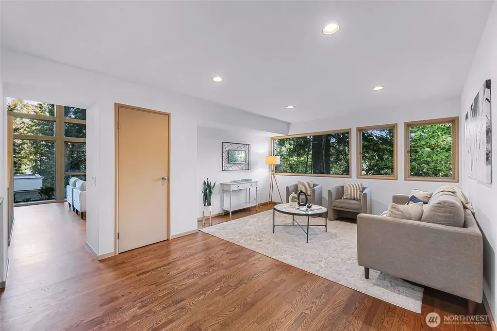 2261 W Lake Sammamish Parkway SE Bellevue WA 98008