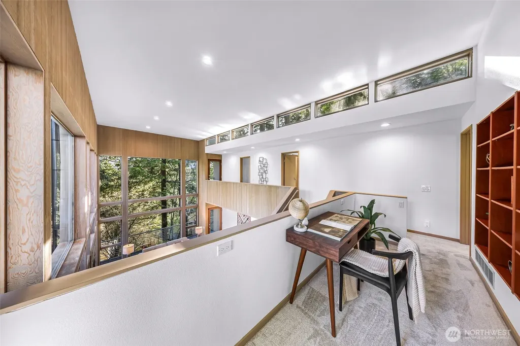 2261 W Lake Sammamish Parkway SE Bellevue WA 98008