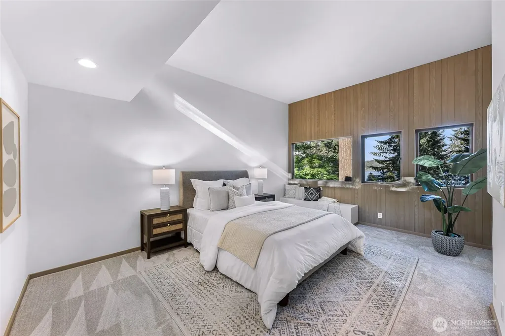 2261 W Lake Sammamish Parkway SE Bellevue WA 98008