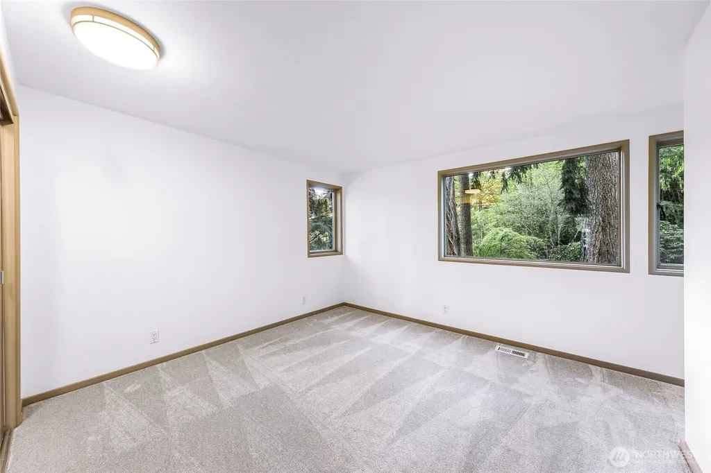 2261 W Lake Sammamish Parkway SE Bellevue WA 98008