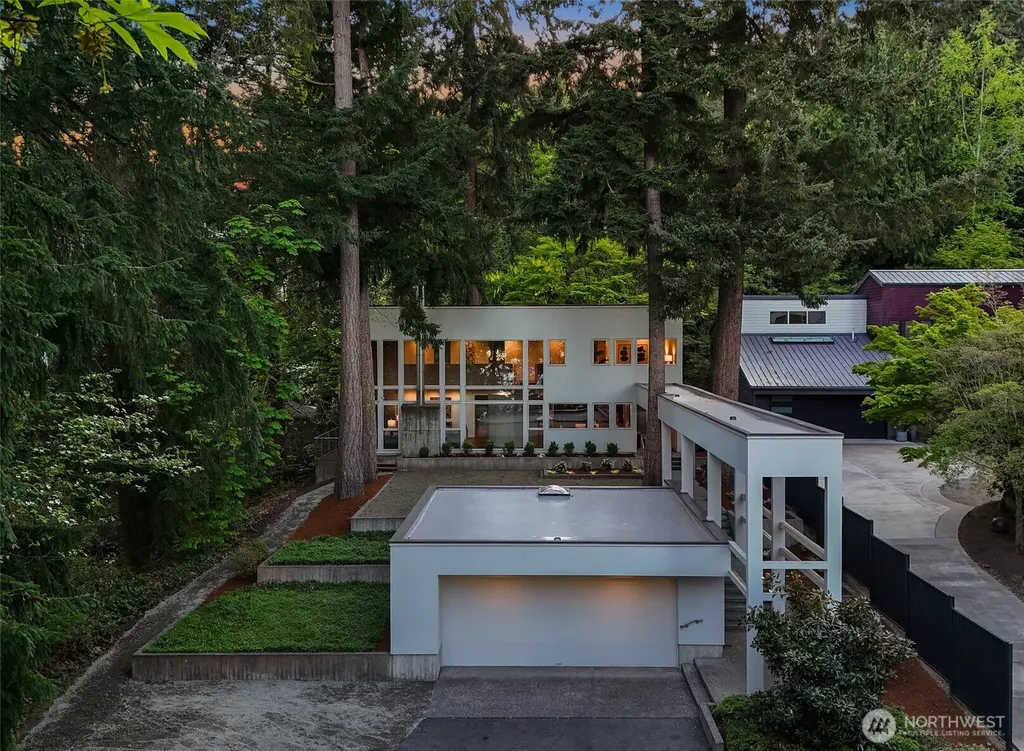 2261 W Lake Sammamish Parkway SE Bellevue WA 98008