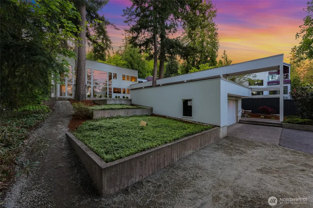 2261 W Lake Sammamish Parkway SE Bellevue WA 98008