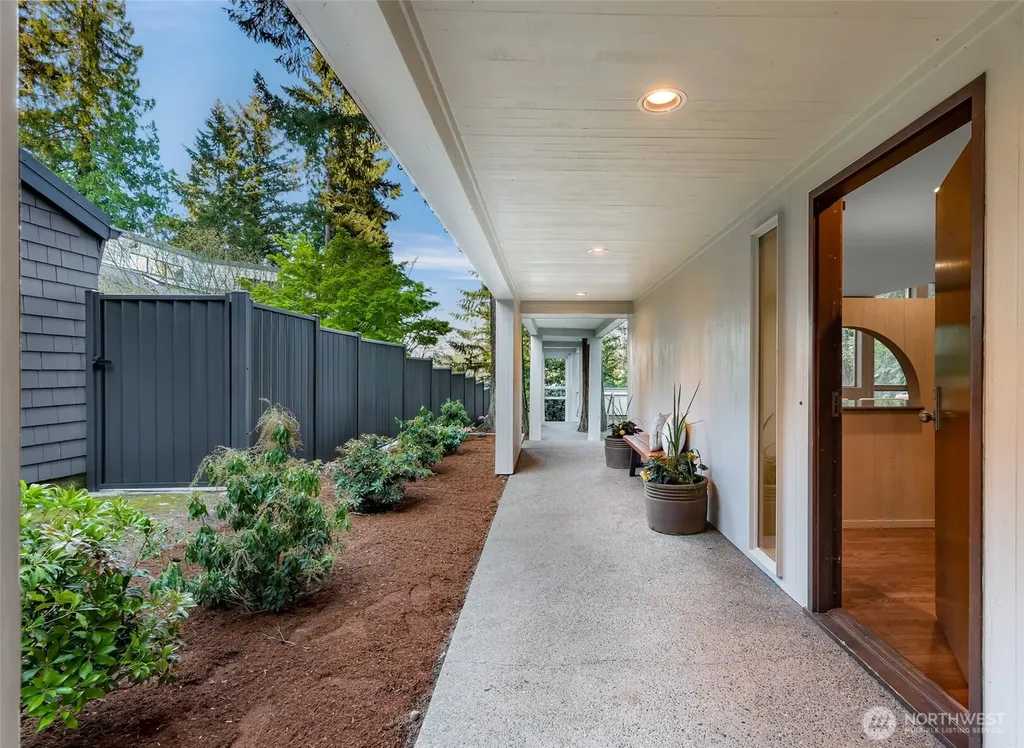 2261 W Lake Sammamish Parkway SE Bellevue WA 98008