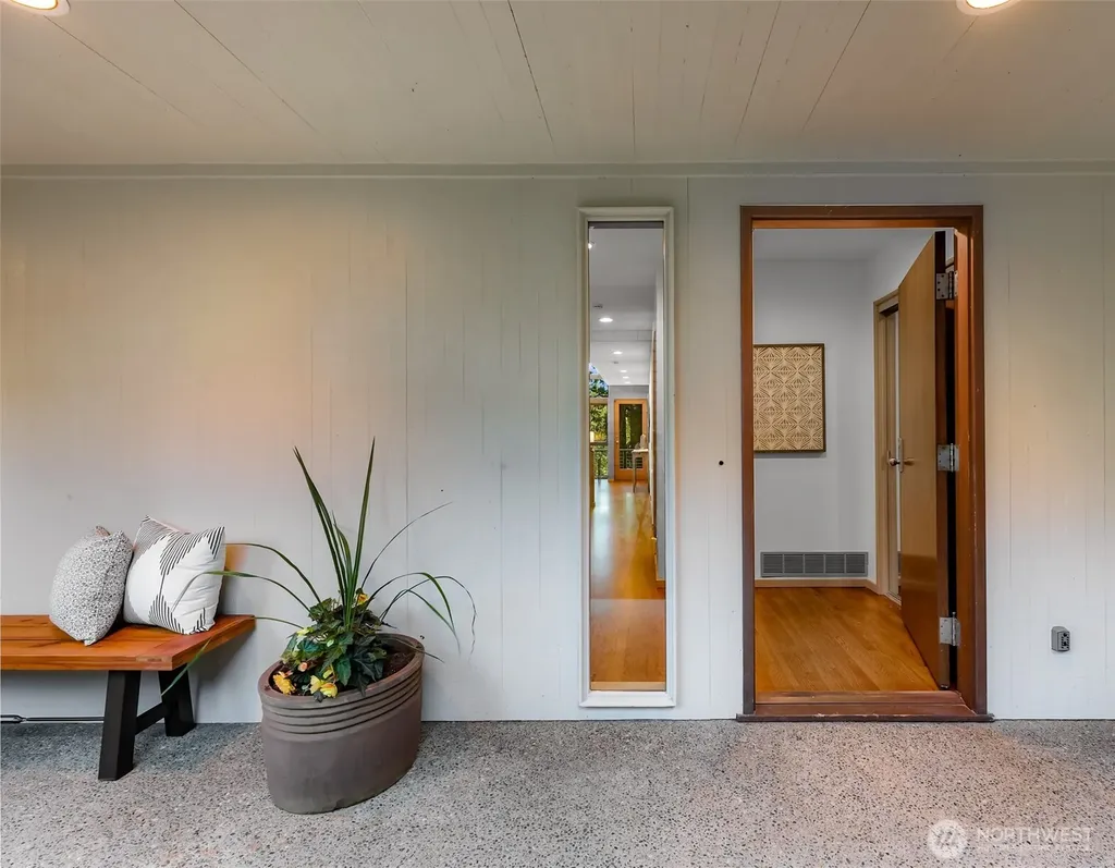 2261 W Lake Sammamish Parkway SE Bellevue WA 98008