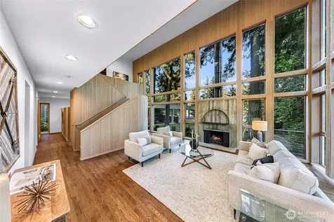 2261 W Lake Sammamish Parkway SE Bellevue WA 98008