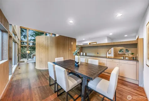 2261 W Lake Sammamish Parkway SE Bellevue WA 98008