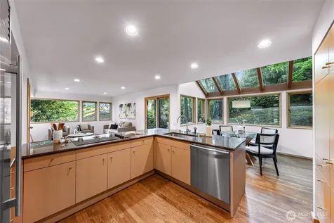 2261 W Lake Sammamish Parkway SE Bellevue WA 98008